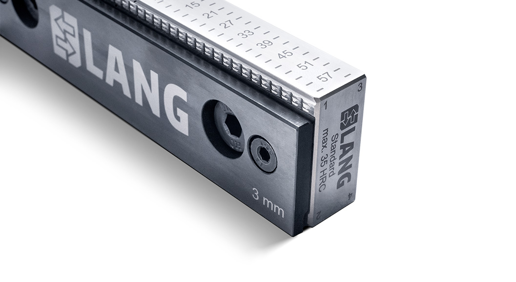 Stamping jaws are available with full serration.